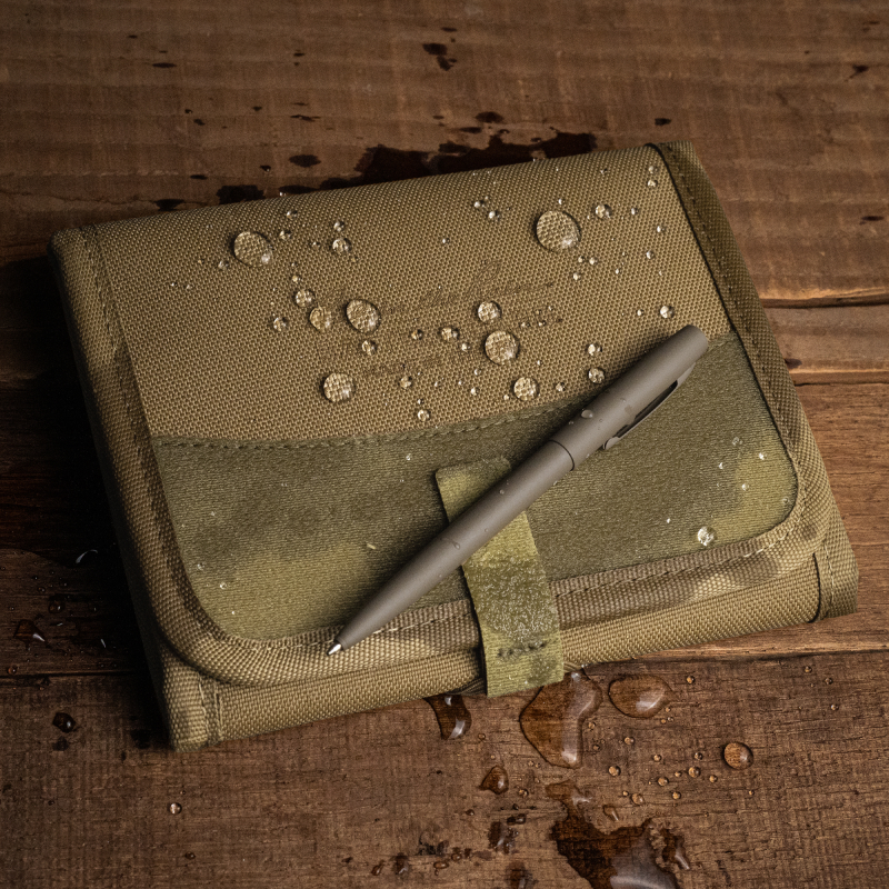 Kneeboard showing meshpocket with notebook inside.